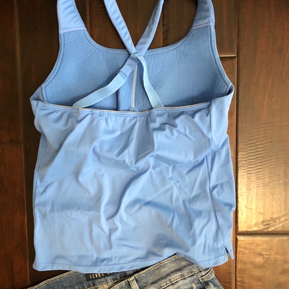 ⭐️⭐️ Blue top with built in bra ⭐️⭐️ - Picture 3 of 3
